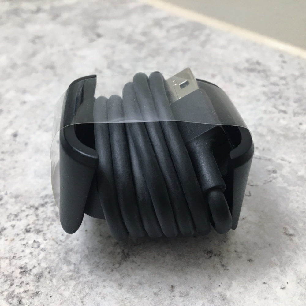 Fitbit Versa 2 Charger - Picture 2 of 2
